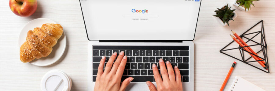 Marketingblog Header Google am Laptop